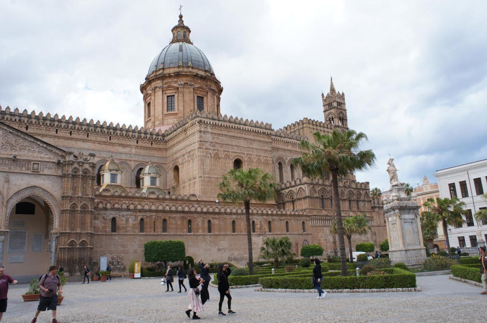 Cathedral Apartment Palermo Esterno foto