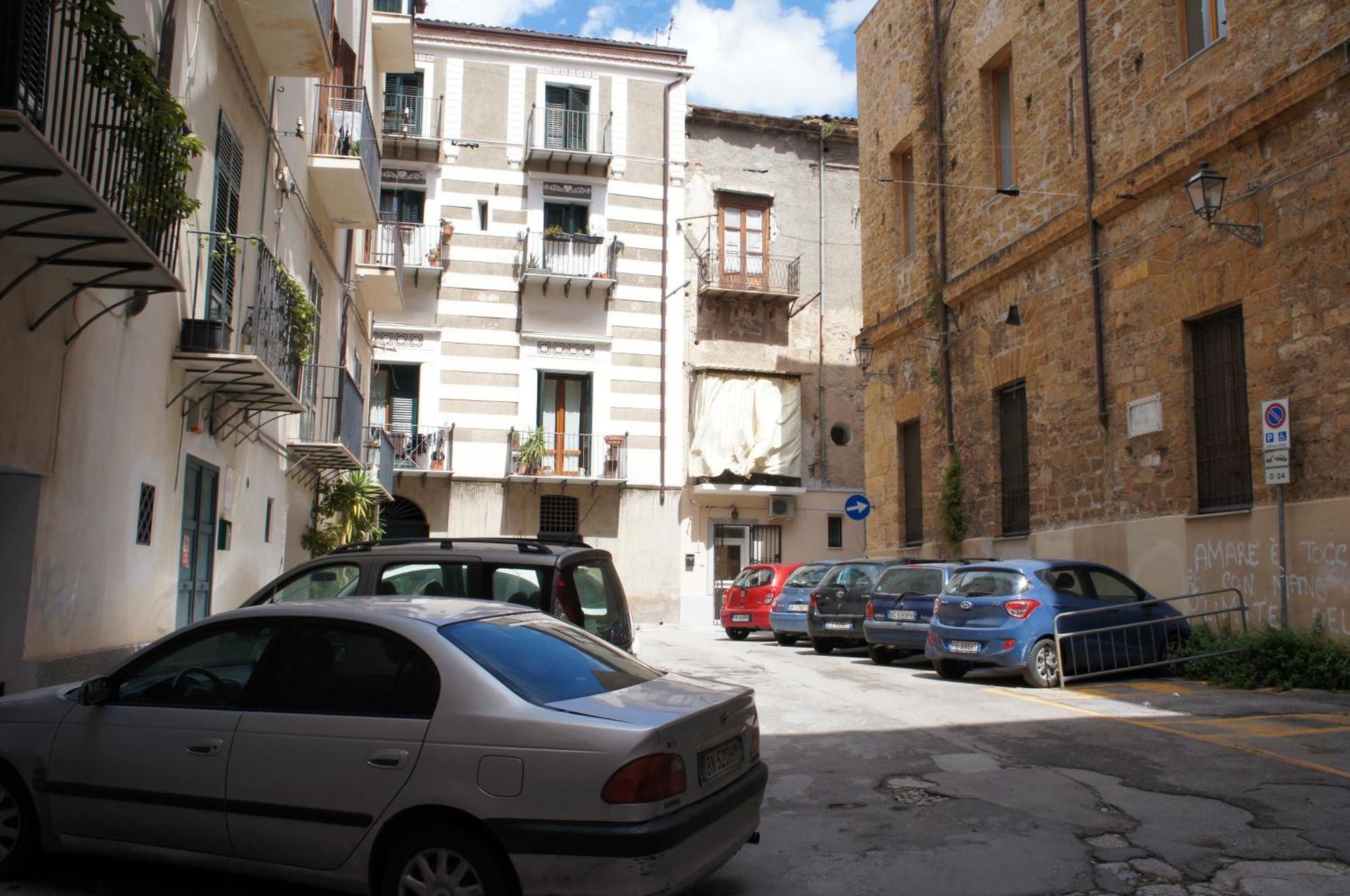 Cathedral Apartment Palermo Esterno foto